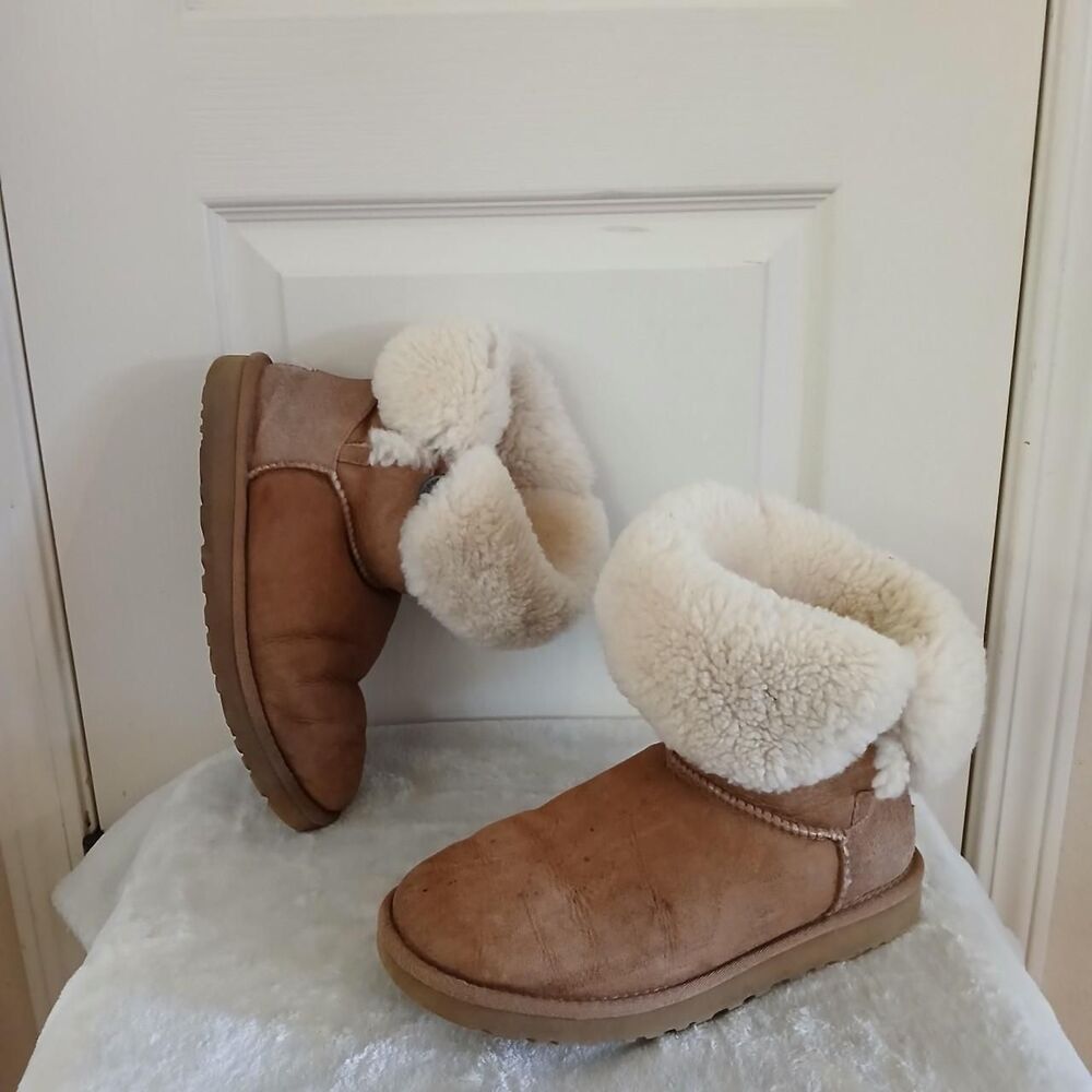 UGG Australia Mini Bailey Button II Chestnut Brown Boots 8 Preppy Classic Basic